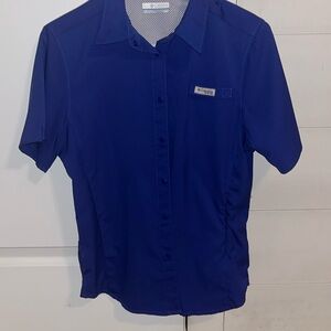 Columbia Omni-Shade shirt. Size small